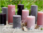 Preview: Weizenkornkerzen_Herbstrendfarben Aubergine und Blush. Sehr schöne Komination von glatter und rauer Oberflächenstruktur. Ideal für schöne Herbst und Adventdekorationen.