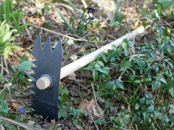 Vierseitiges Universalhäckchen mit rundem Auge von Krumpholz – für universelle Gartenarbeiten