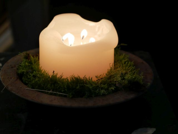 Weizenkorn Vierdochtkerze vie schöne Flammen man sieht wir schön diese dicke Kerze abbrennt